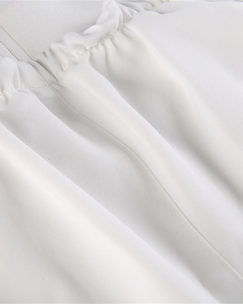 Effortlessly Elegant Pants with a Timeless Design