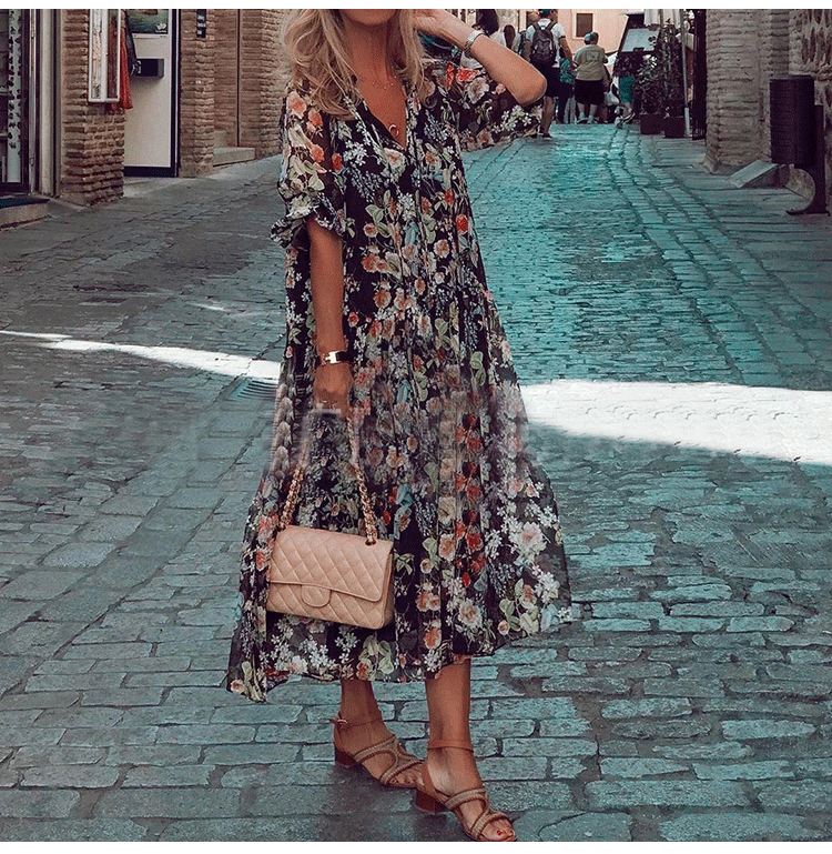 Classic Vintage Dress with a Flattering Fit