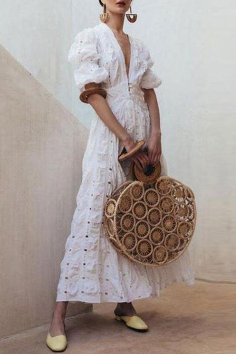 Effortlessly Elegant Dress with a Timeless Design