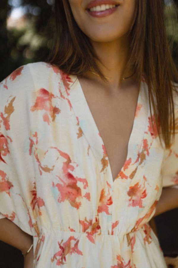 Well Tailored Dress with a Graceful Silhouette