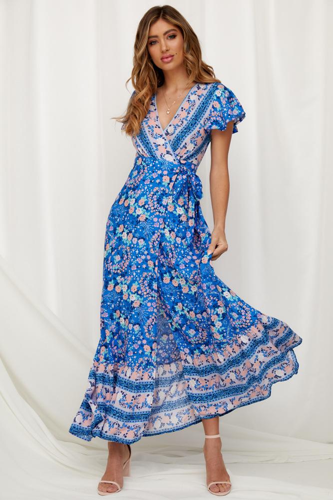Gracefully Styled Dress for Any Occasion