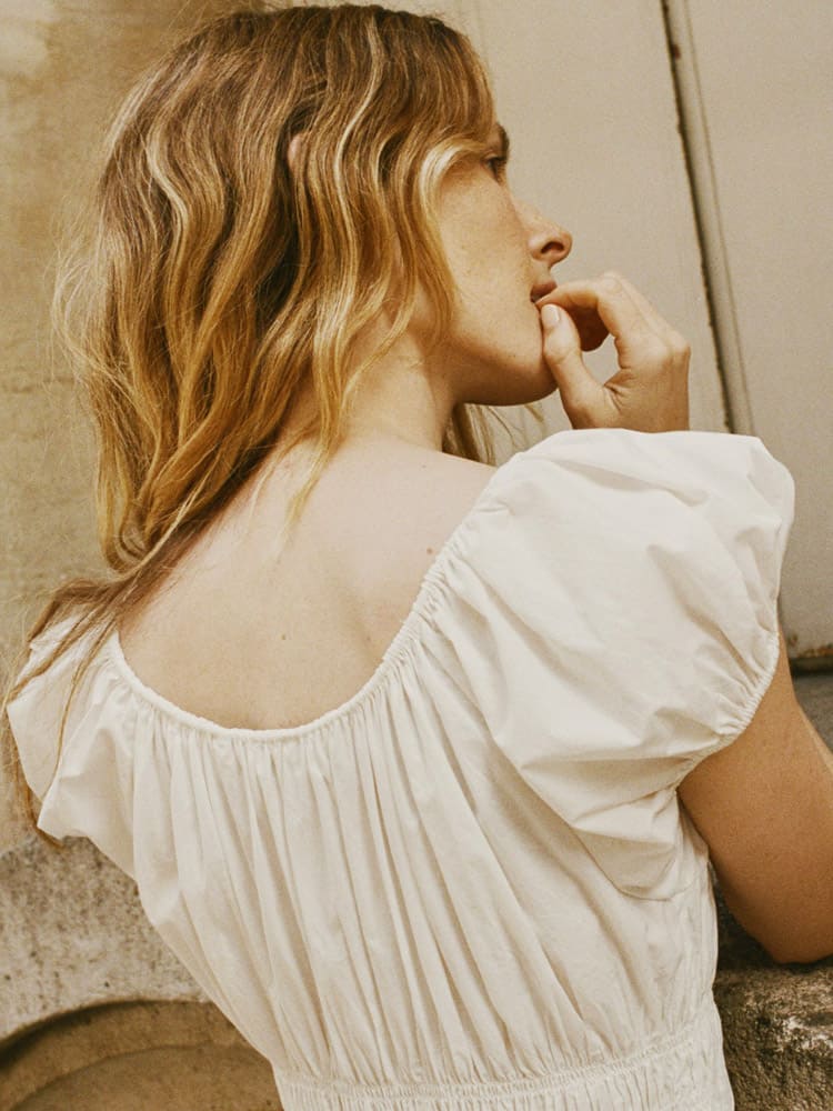 Effortlessly Elegant Dress with a Timeless Design