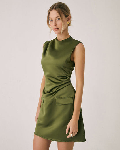 Well Tailored Dress with a Graceful Silhouette