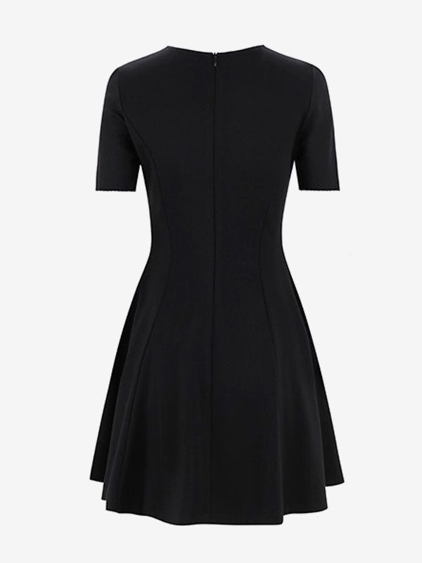 Effortlessly Elegant Dress with a Timeless Design