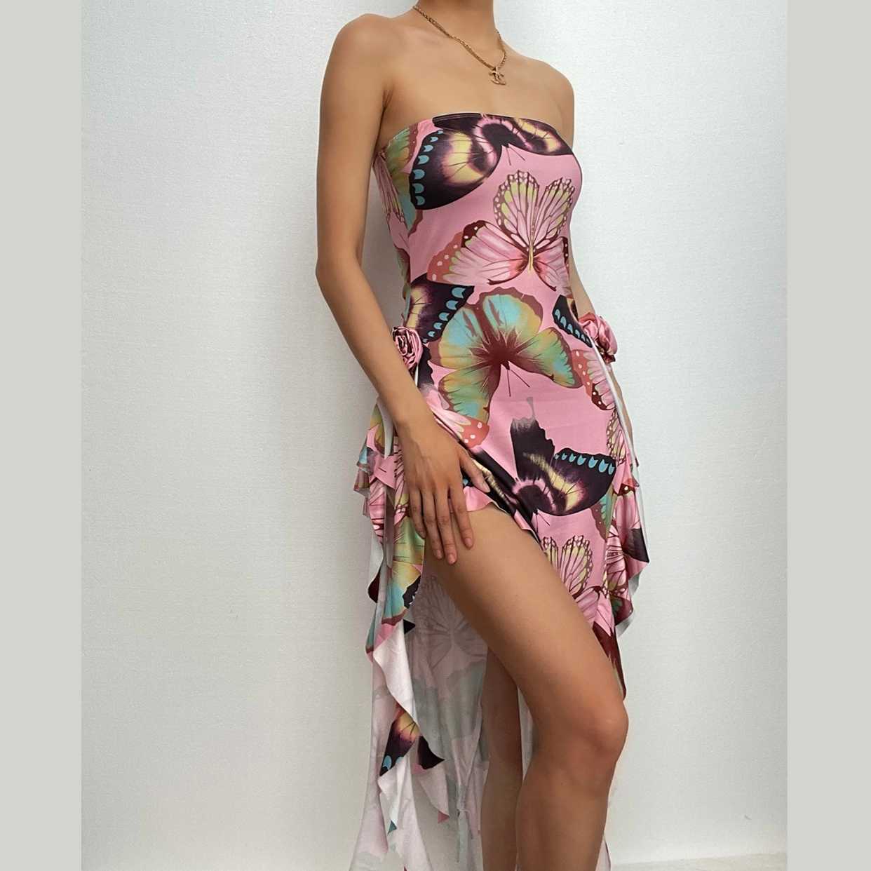 Well Tailored Dress with a Graceful Silhouette