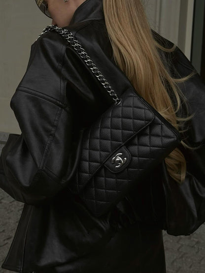 Effortlessly Elegant Jacket with a Timeless Design