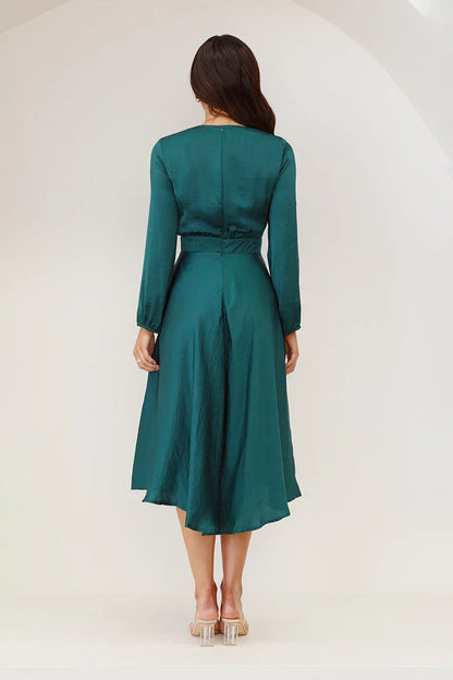 Effortlessly Elegant Dress with a Timeless Design