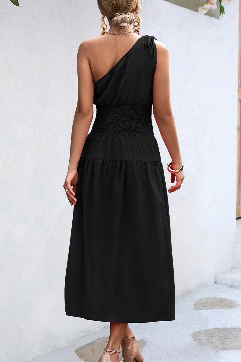 Well Tailored Dress with a Graceful Silhouette