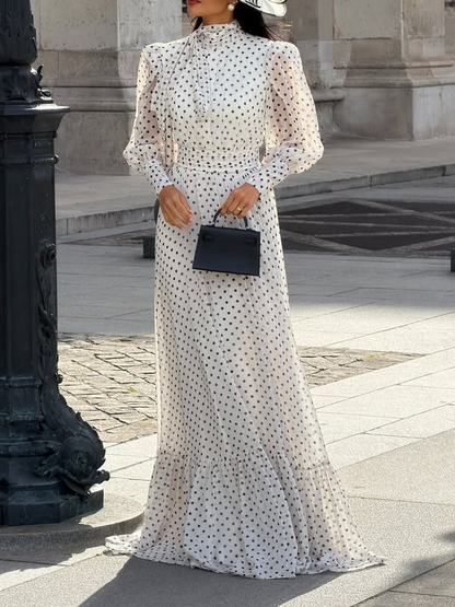 Well Tailored Dress with a Graceful Silhouette