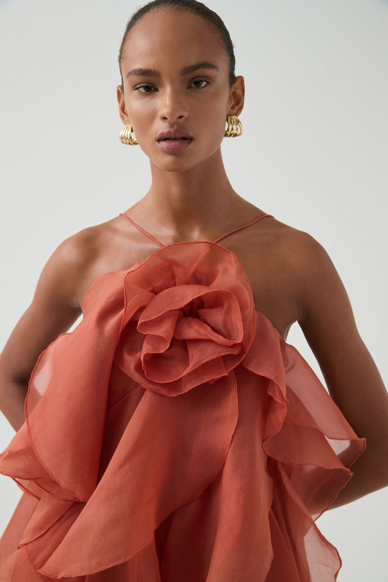 Well Tailored Dress with a Graceful Silhouette