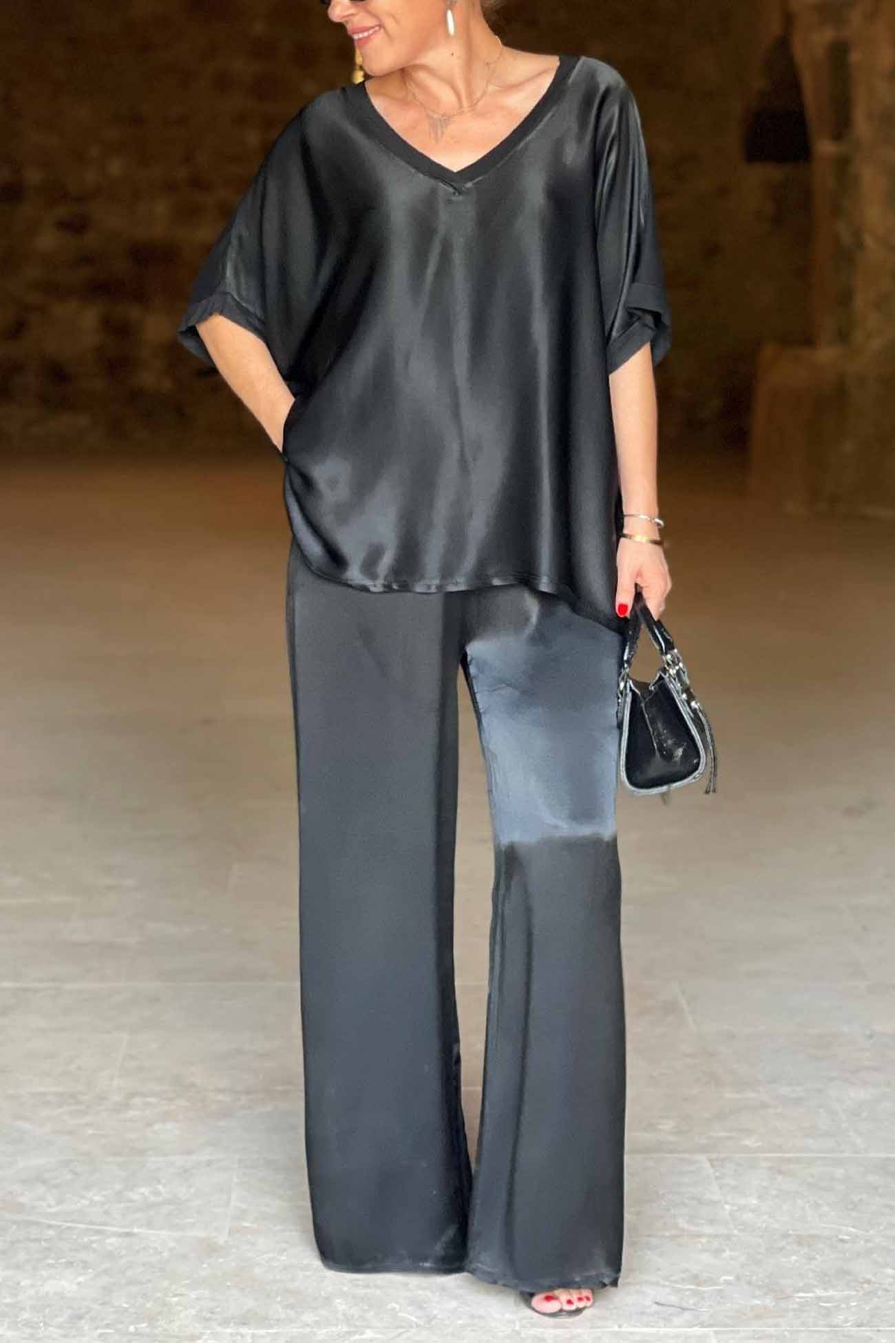 Effortlessly Elegant Garment with a Timeless Design
