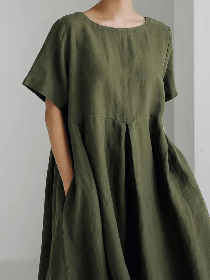 Well Tailored Dress with a Graceful Silhouette