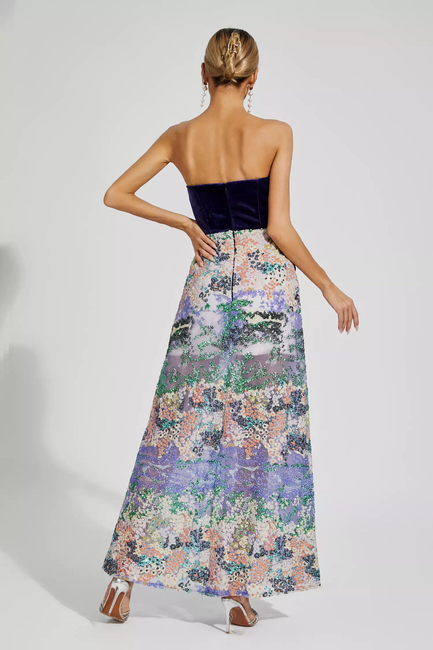 Effortlessly Elegant Dress with a Timeless Design