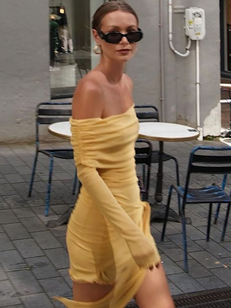Beautifully Finished Dress in a Timeless Design