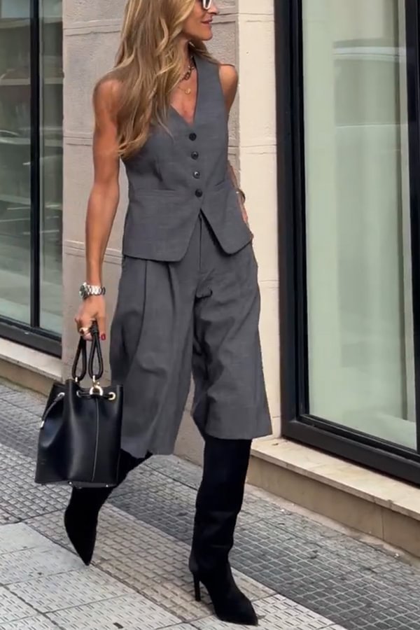 Well Tailored Pants with a Graceful Silhouette