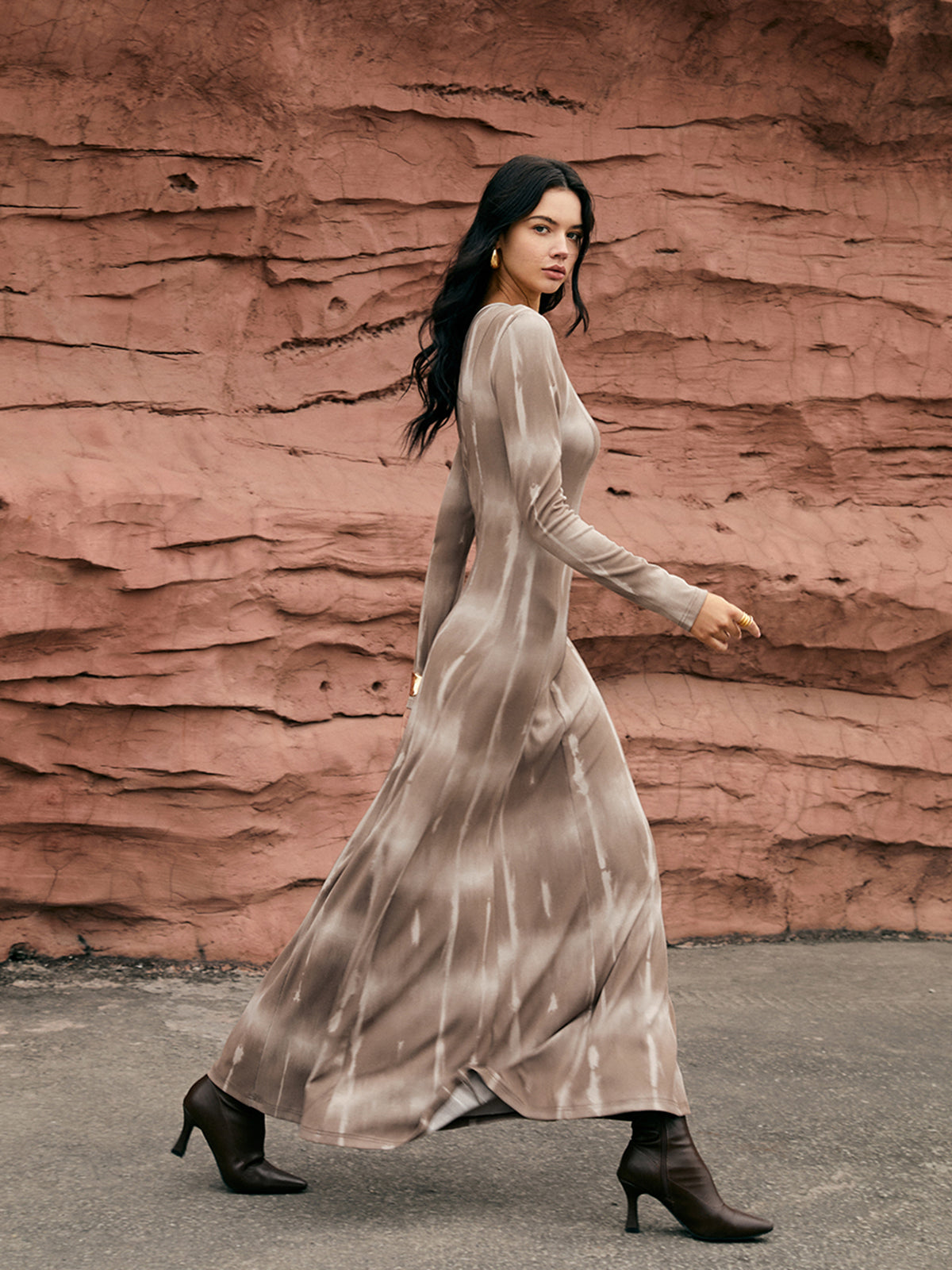 Classic Vintage Dress with a Flattering Fit