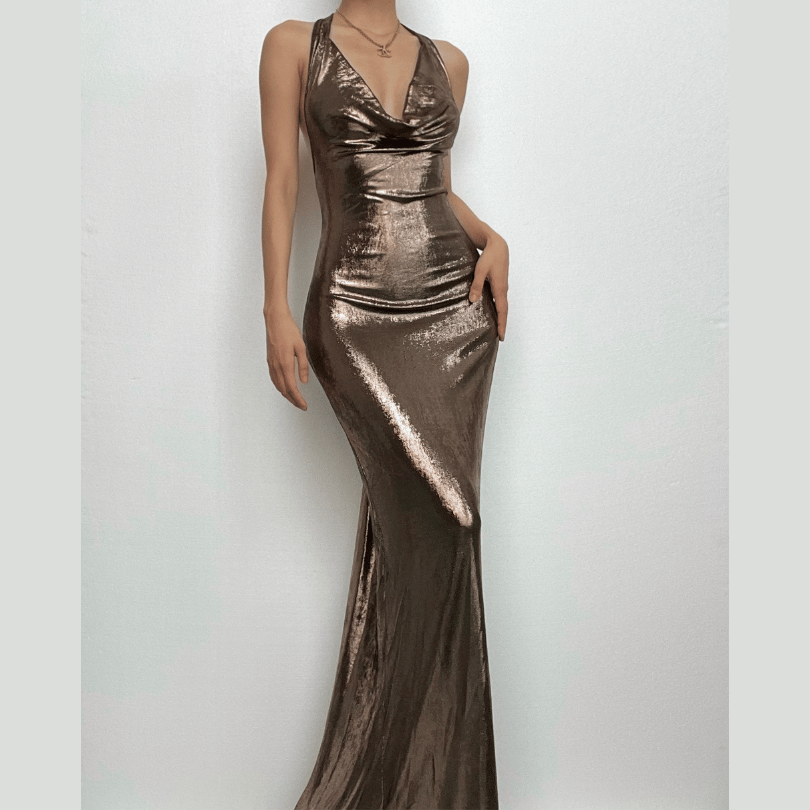 Beautifully Finished Dress in a Timeless Design