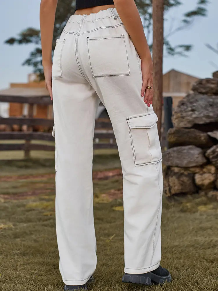 Effortlessly Elegant Pants with a Timeless Design