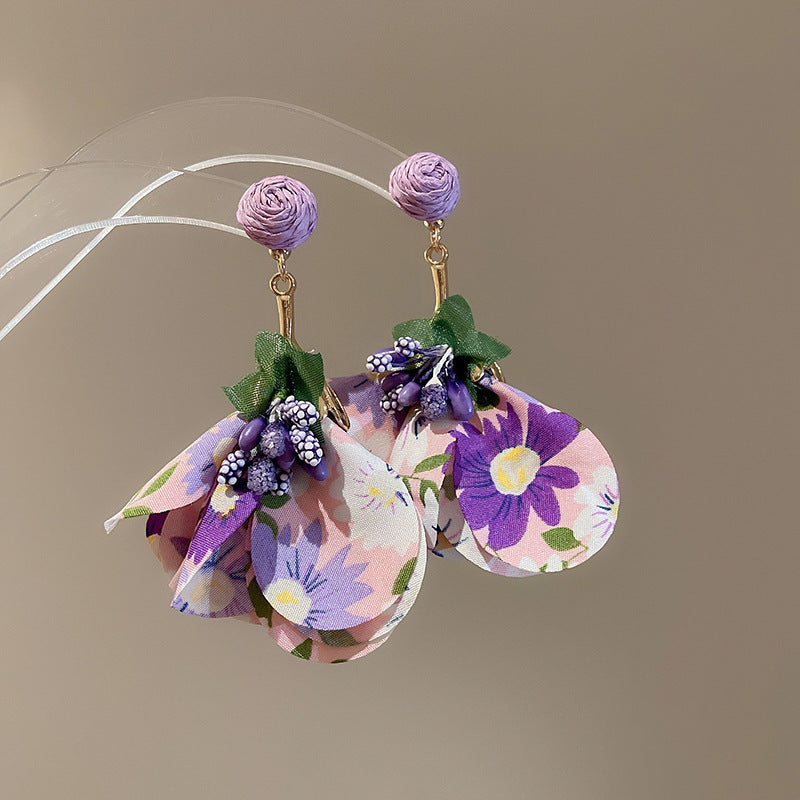 Beautiful Silver Earring with Unique Style