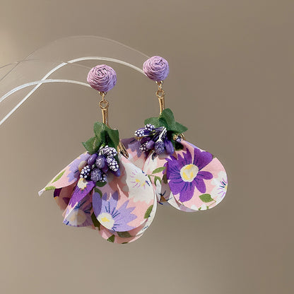 Beautiful Silver Earring with Unique Style