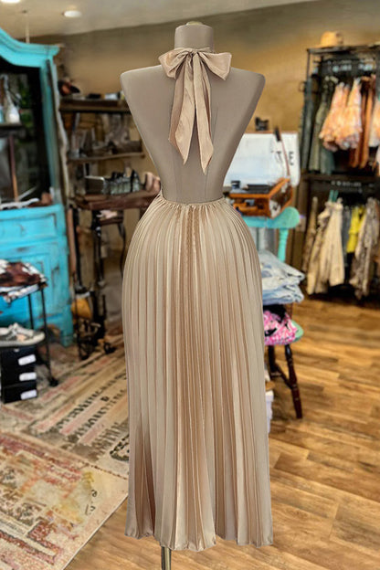 Effortlessly Elegant Dress with a Timeless Design