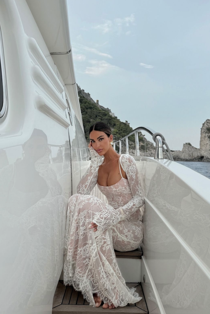 Gracefully Styled Dress for Any Occasion