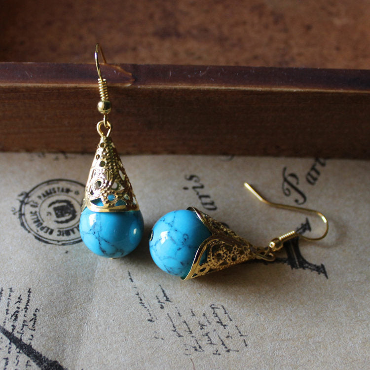 Charming Gold Earring for Any Occasion