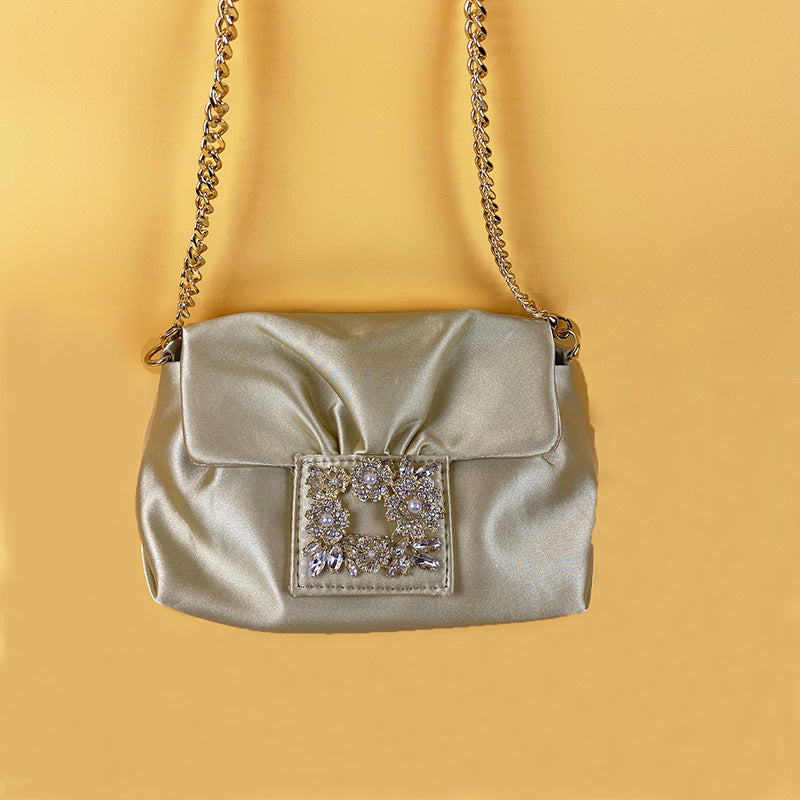 Classic Chain with Timeless Appeal