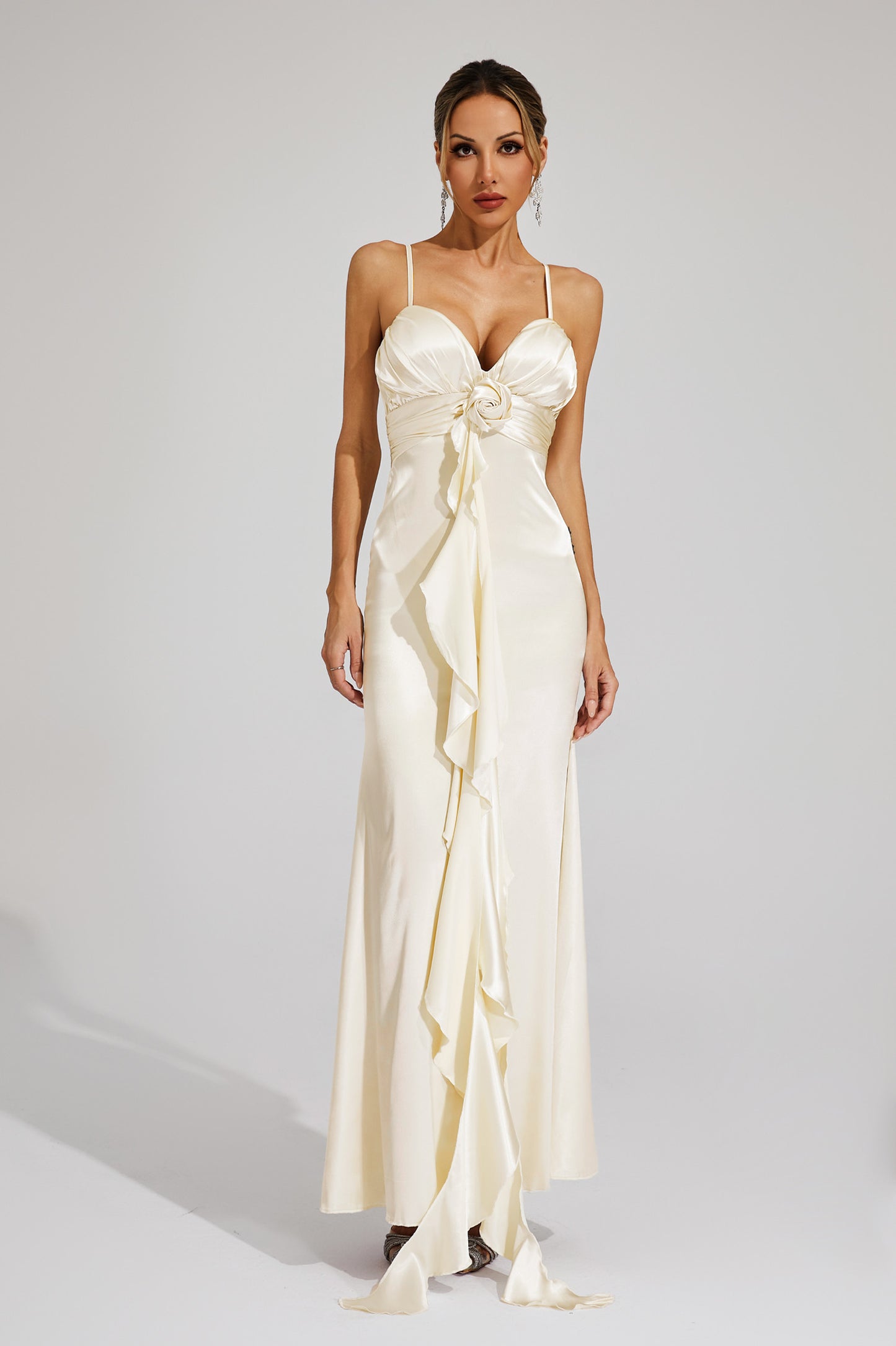 Beautifully Finished Dress in a Timeless Design