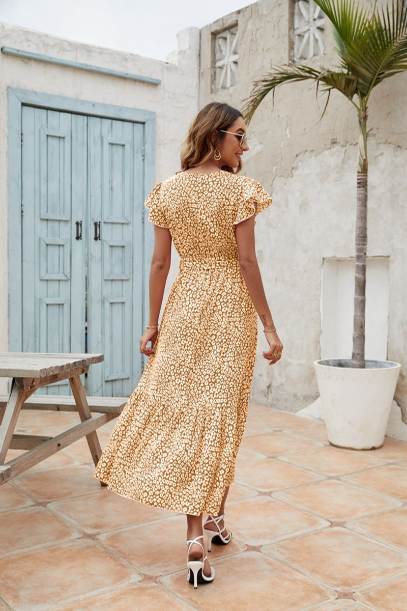 Effortlessly Elegant Dress with a Timeless Design