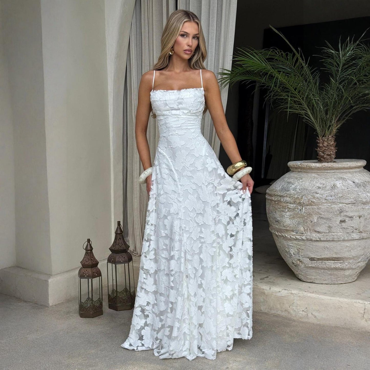 Well Tailored Dress with a Graceful Silhouette