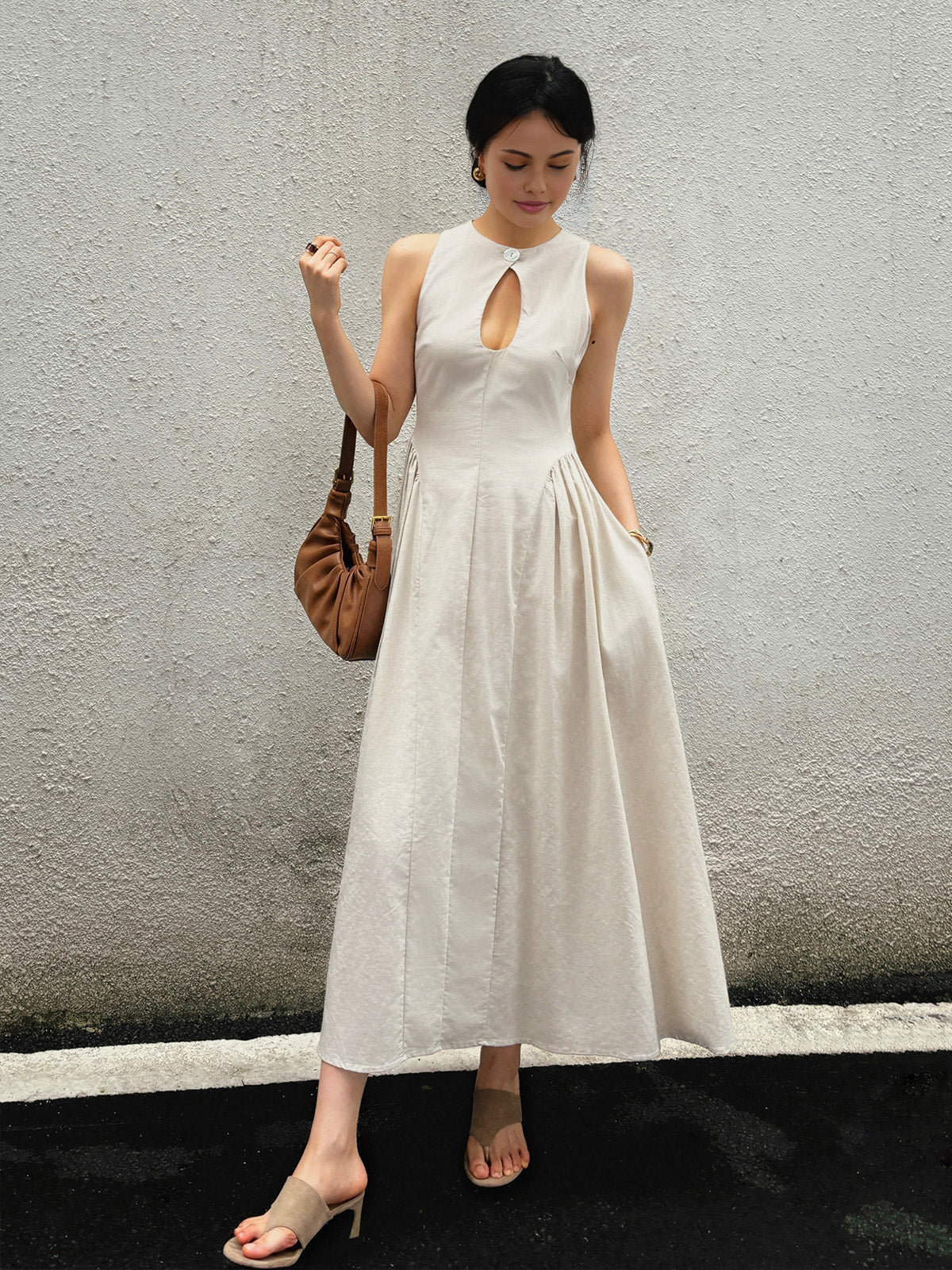 Beautifully Finished Dress in a Timeless Design