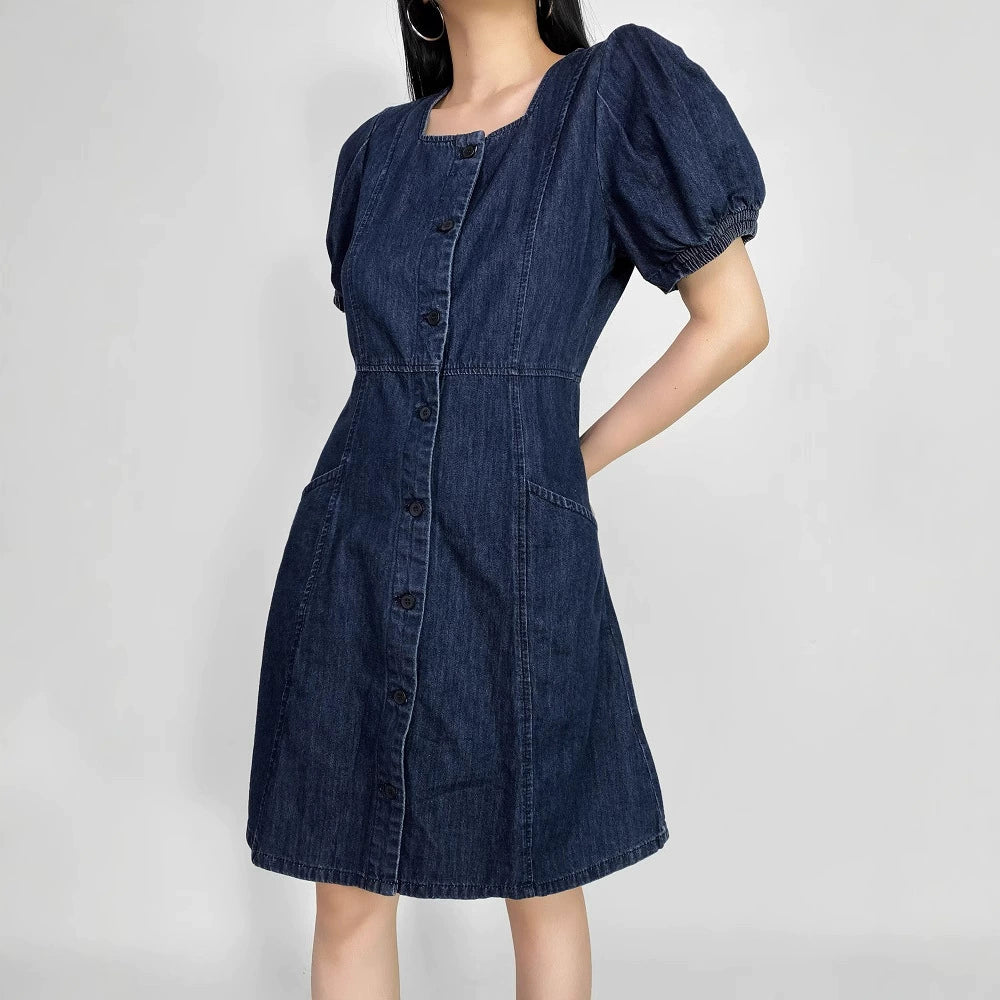 Classic Vintage Dress with a Flattering Fit