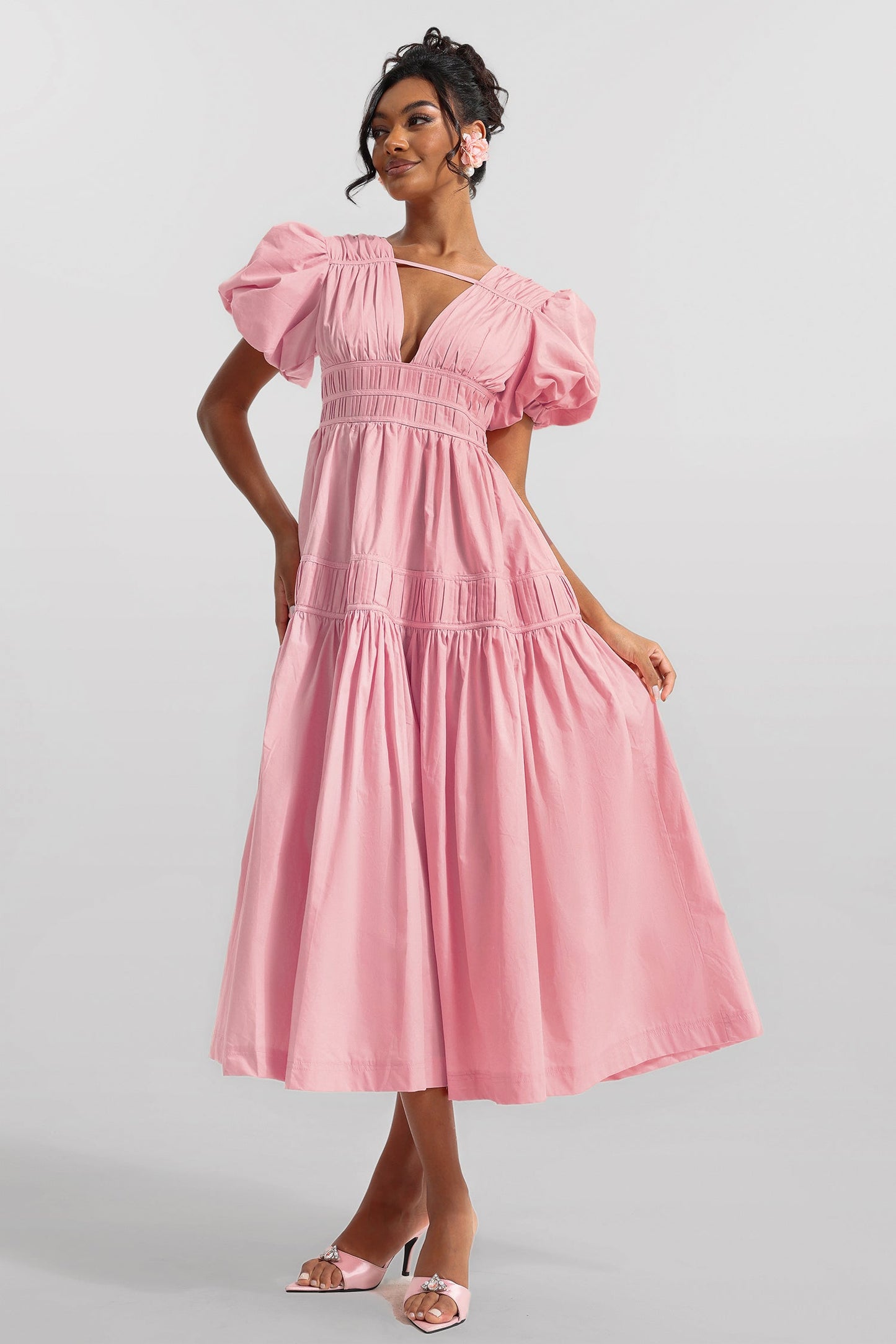 Well Tailored Dress with a Graceful Silhouette