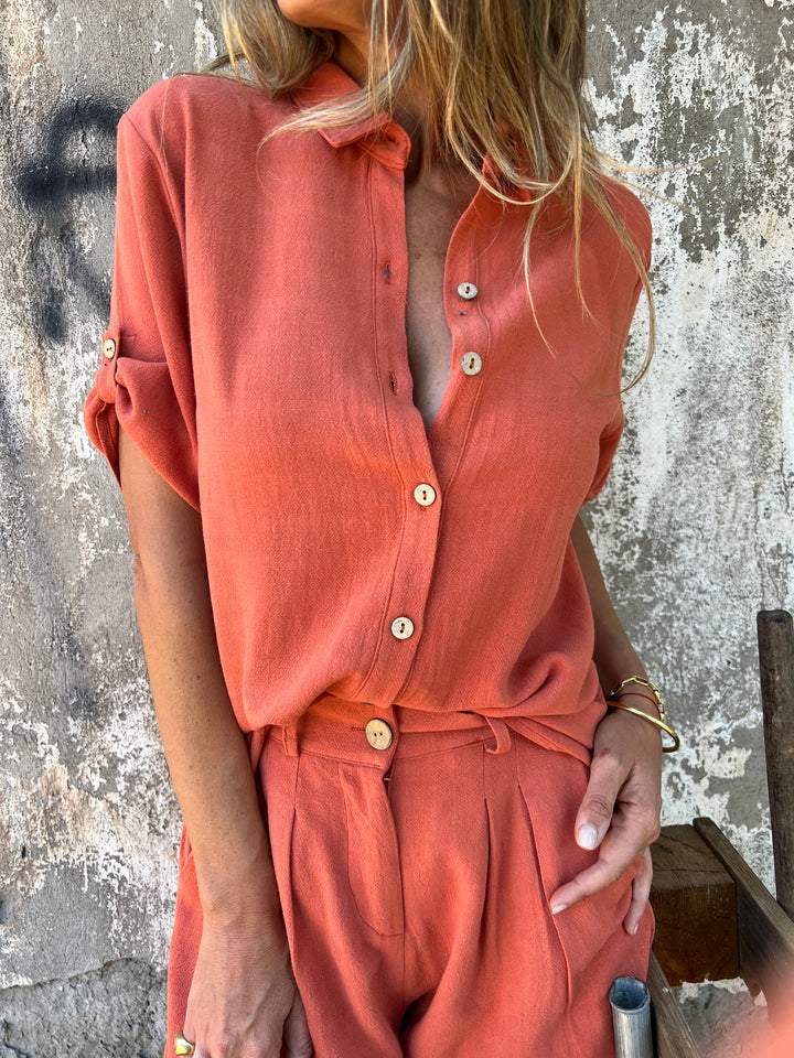 Effortlessly Elegant Shirt with a Timeless Design