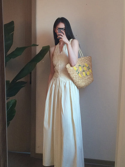 Beautifully Finished Dress in a Timeless Design