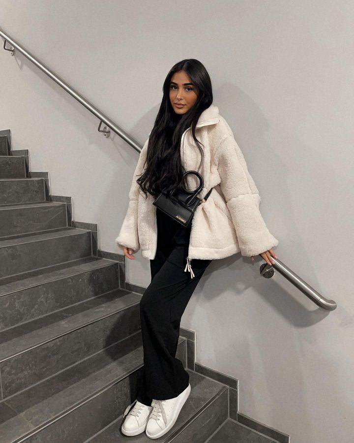Effortlessly Elegant Jacket with a Timeless Design