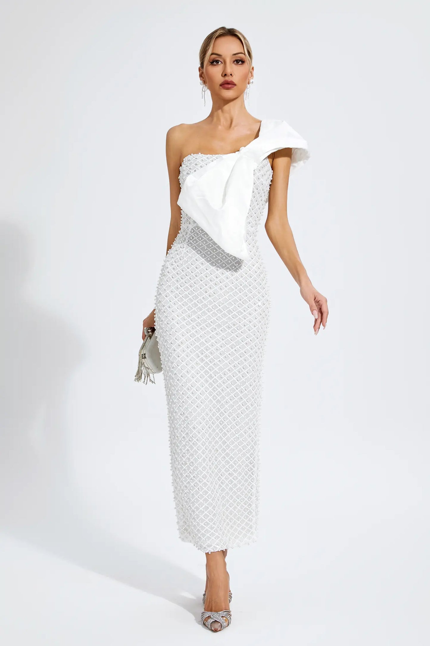 Well Tailored Dress with a Graceful Silhouette