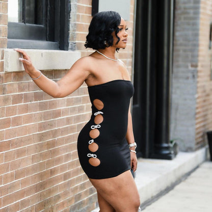 Beautifully Finished Dress in a Timeless Design