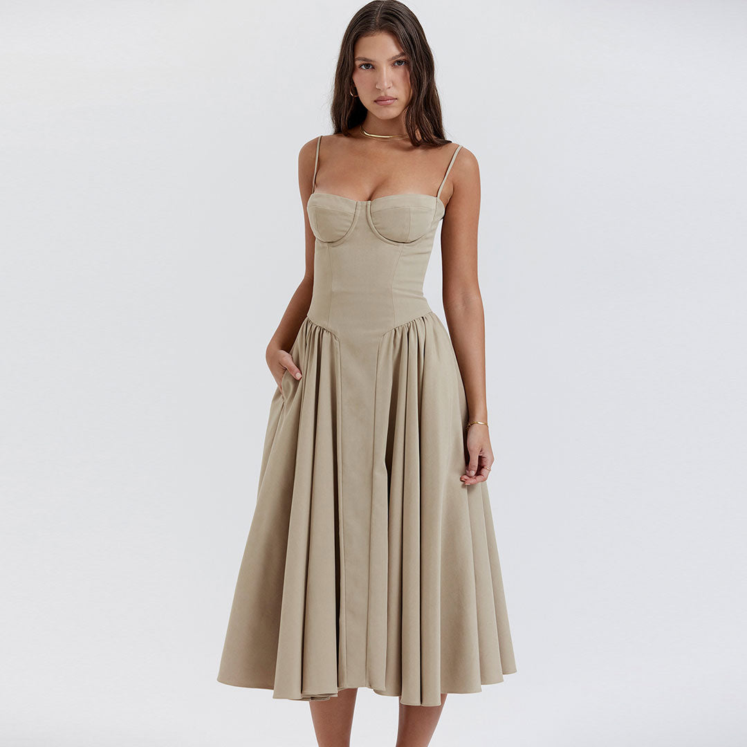 Well Tailored Dress with a Graceful Silhouette