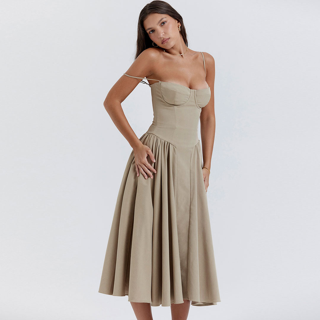 Well Tailored Dress with a Graceful Silhouette