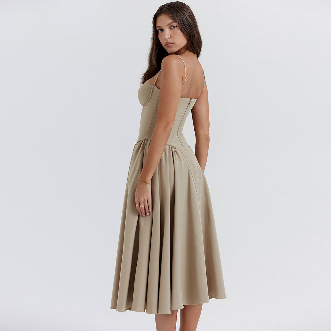 Well Tailored Dress with a Graceful Silhouette
